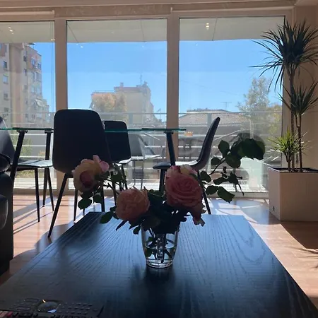 Apartment 4e *